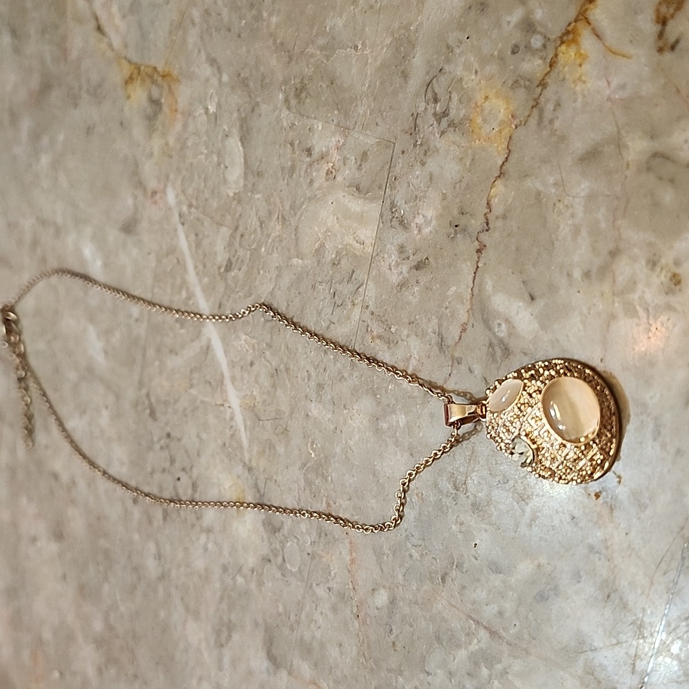 Woman's necklace